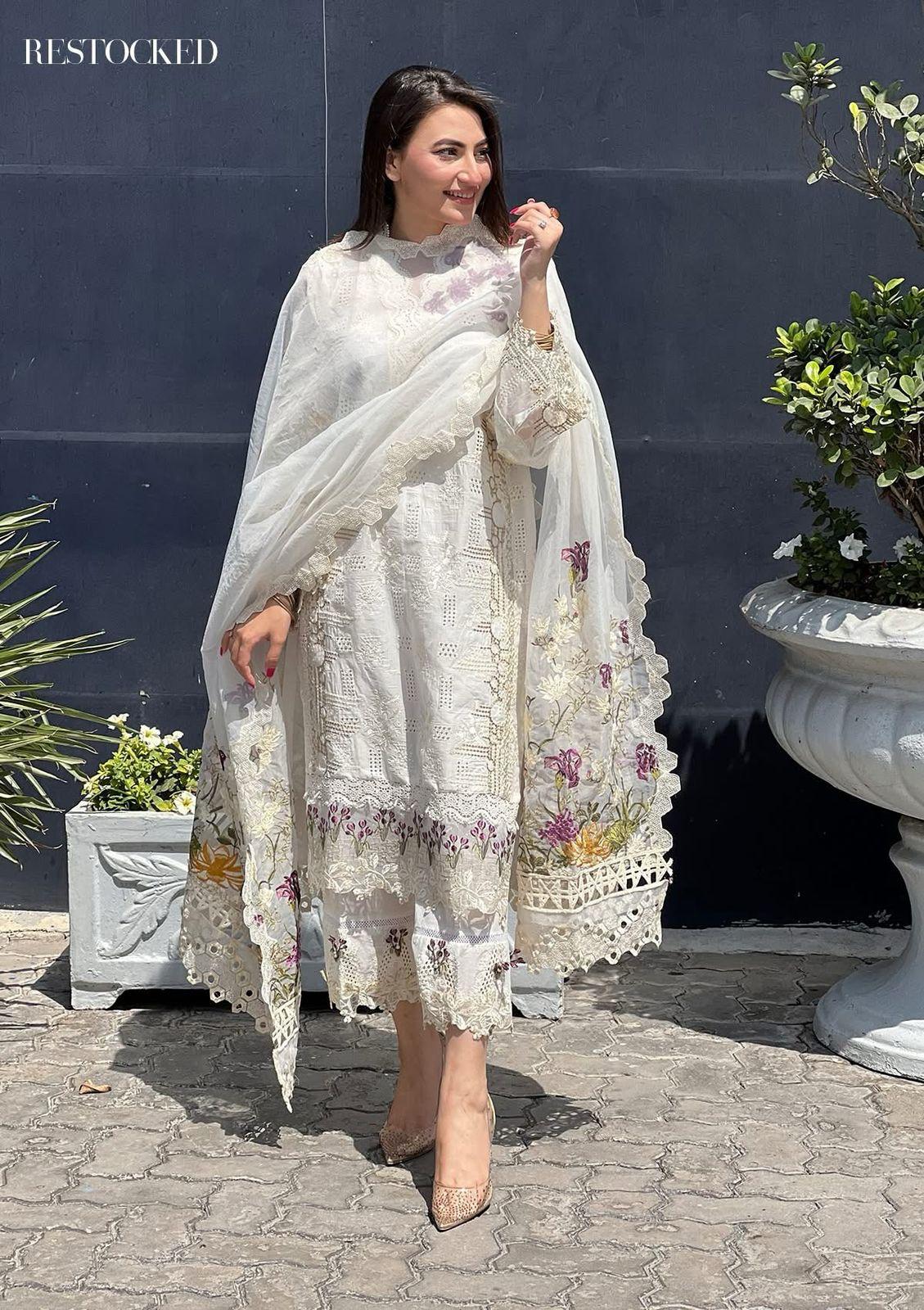 Elaf EF-611 | Luxury Lawn Collection Crystal-22 – Heavy Embroidered 3 Piece Suit